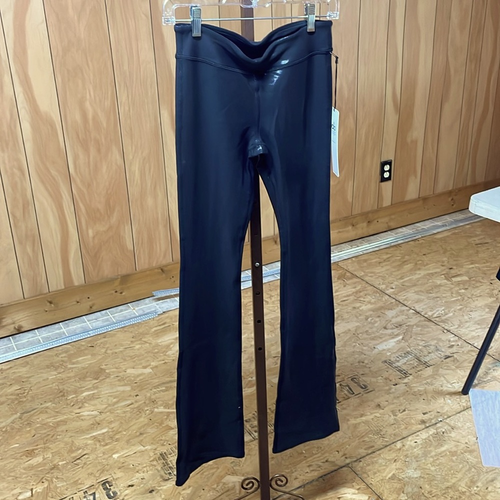 Alo yoga foiled low rise, bootcut legging